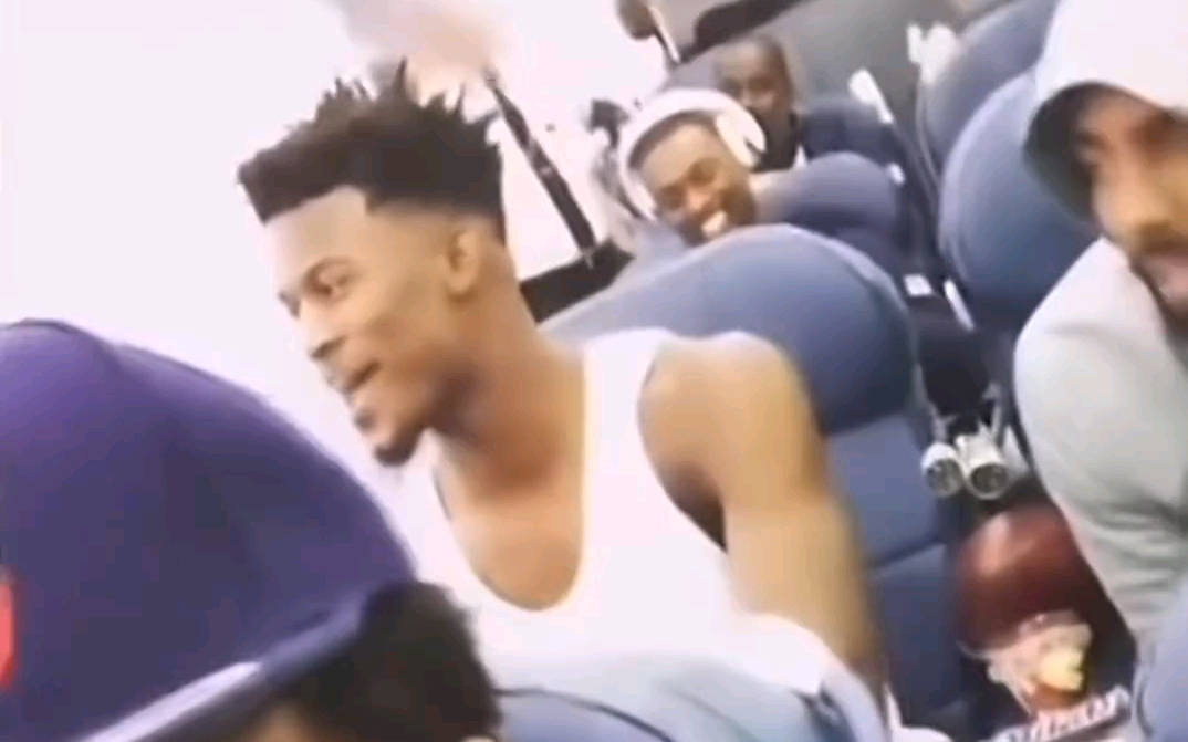 包含重磅!广州队清晨遗憾出局广州队赛前复出首秀,巴特勒在美国队比赛中刷新纪录的词条 包含重磅!广州队清晨遗憾出局广州队赛前复出首秀,巴特勒在美国队比赛中刷新纪录的词条