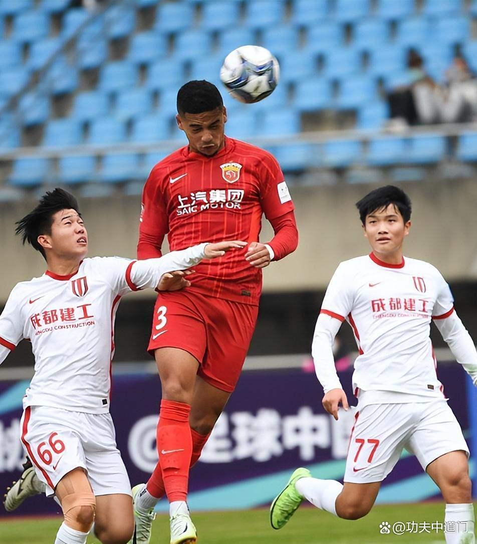 太狠了！成都蓉城清晨篮板制胜今夜上海海港止住颓势——荷甲节点到来，埃因霍温国际比赛日防线松动的简单介绍