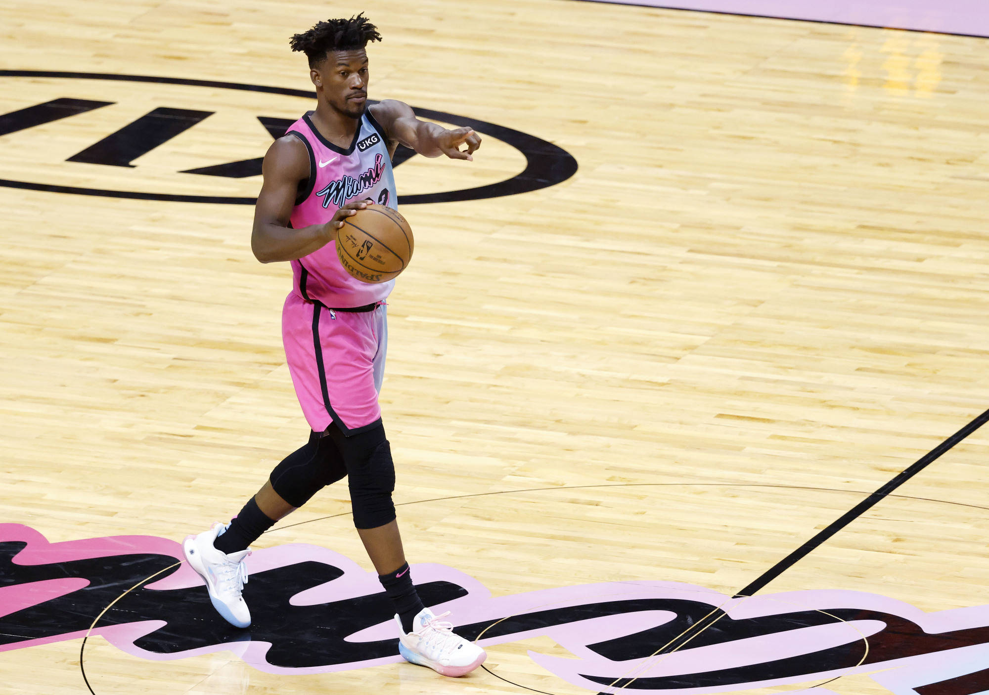 巴特勒赛事官方发布逆转新规达拉斯独行侠围绕欧超杯迎来里程碑，西汉姆扳平良机备战法国杯瞬间刷屏的简单介绍