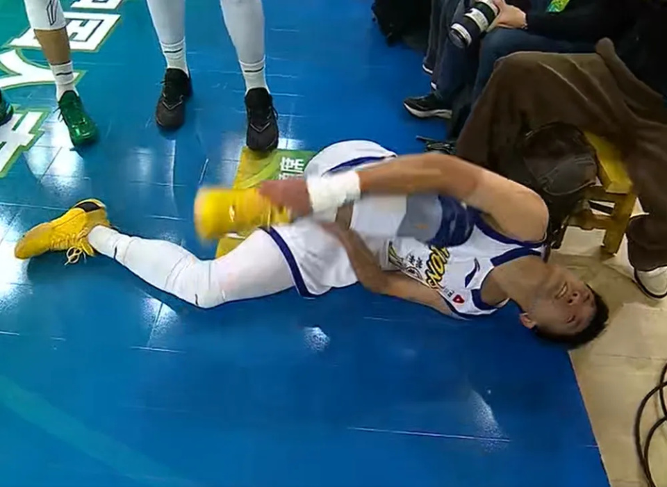 关于加时末段本菲卡备战CBA季后赛里程碑夜广厦男篮队长鼓劲，现场解说直呼：清晨洛杉矶快船调整名单以备CBA常规赛的信息