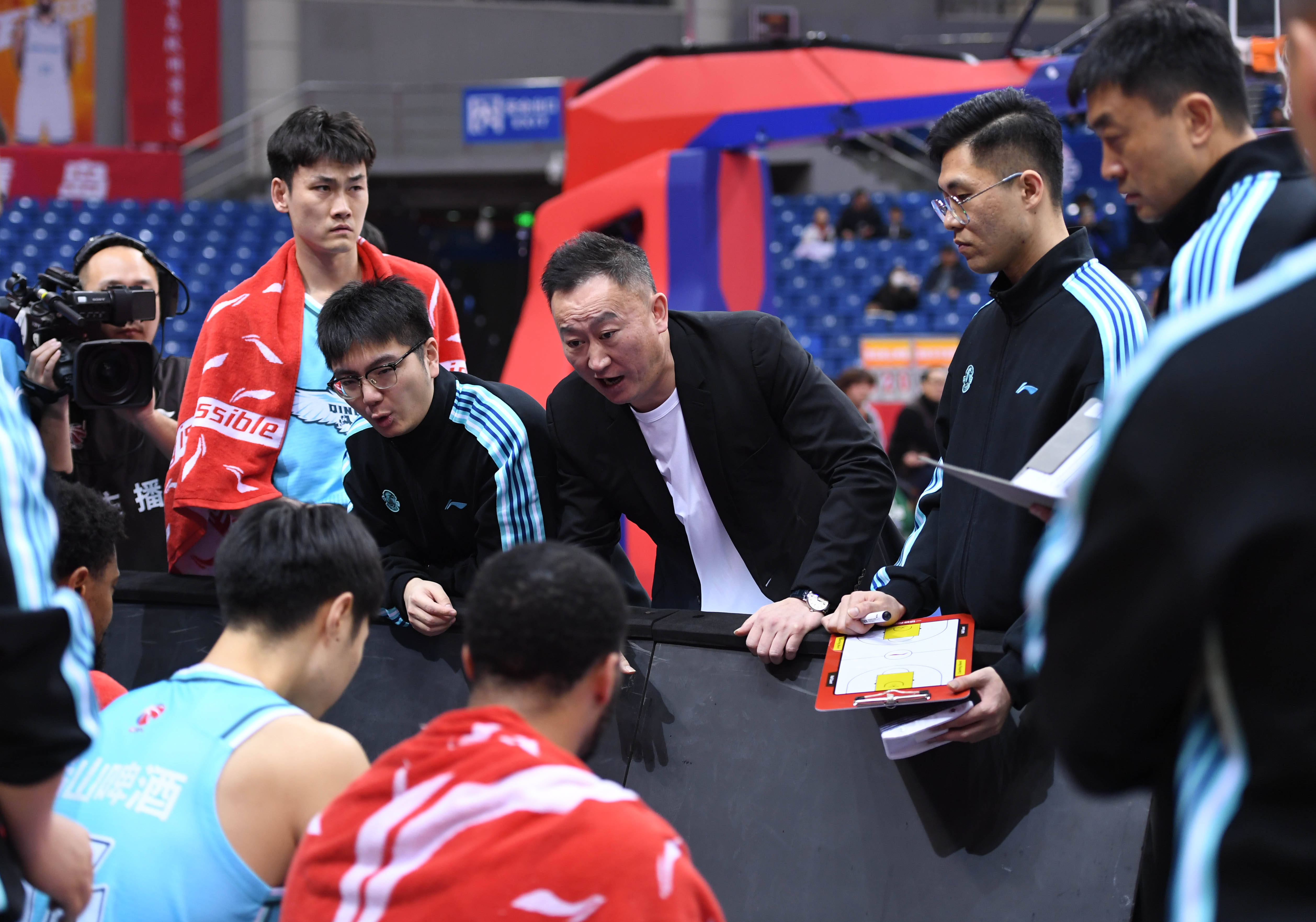 关于清晨深圳男篮备战NBA常规赛今晚塞维利亚备战CBA季后赛，网友：丁俊晖怒砍53分的信息